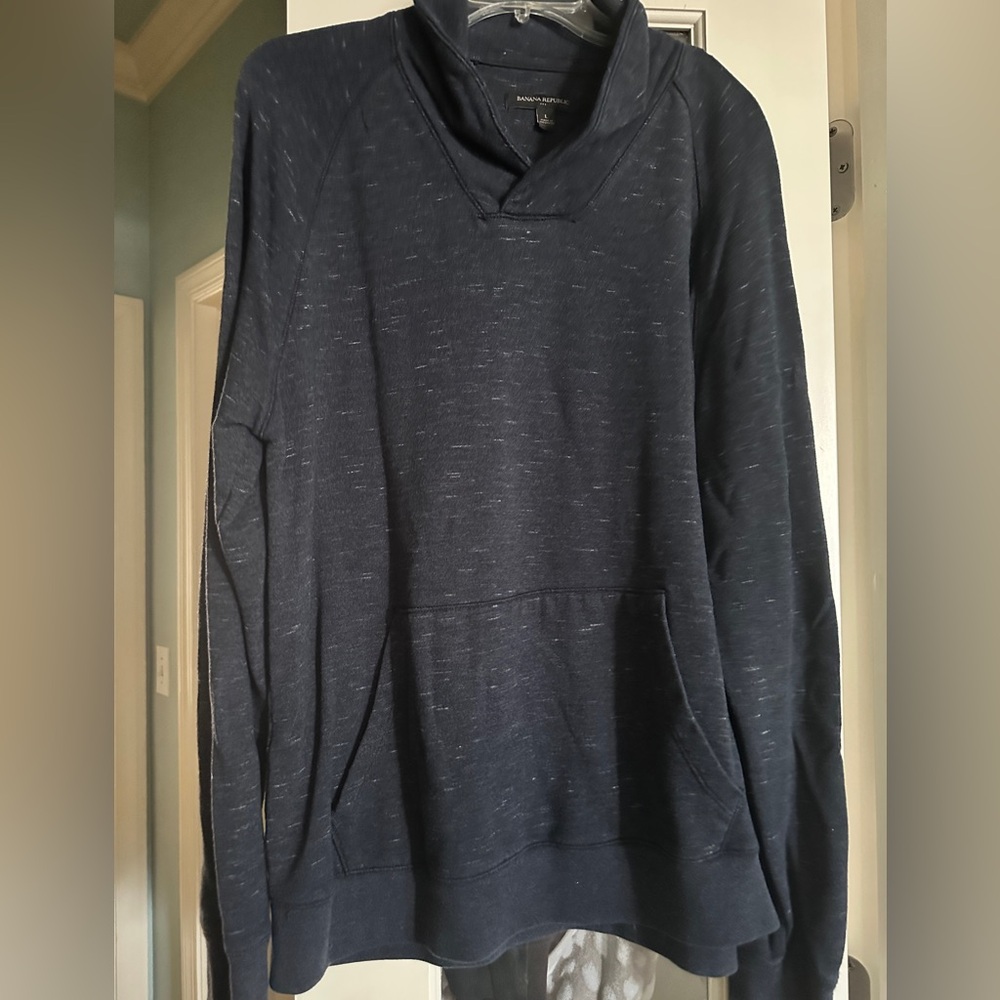 Like new Banana Republic Men's Heather Blue pull over Sweater L.